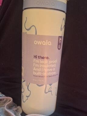 Owala Insulated Bottle Urban Outfiþers Limited Ed Cream with Light Blue Accents